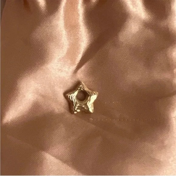 SOLID 14KT GOLD Textured Star Charm - Picture 4 of 13